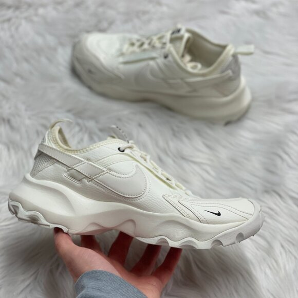 Nike TC 7900 White Womens Shoes DD9682-100 VNDS Sz 9 - Picture 1 of 6